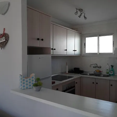 Apartment & Sea Views By Ele *